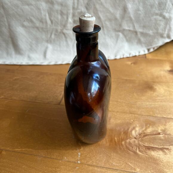 Paul Masson dark amber heart shaped bottle 8" w/ cork and wick oil lamp - Picture 4 of 10
